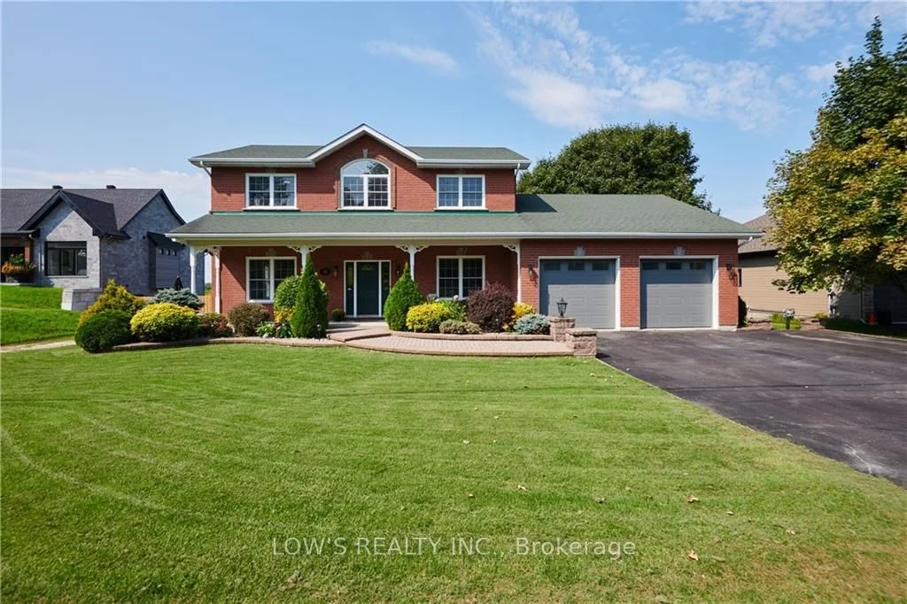 Detached in Champlain