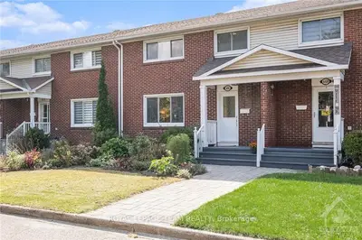 Att/Row/Townhouse in Overbrook - Castleheights and Area