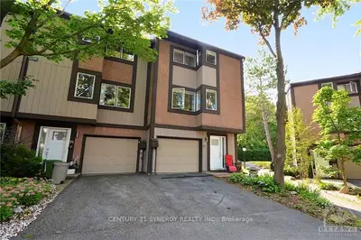 Condo Townhouse in Kanata