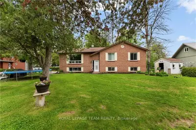 Detached in McNab/Braeside