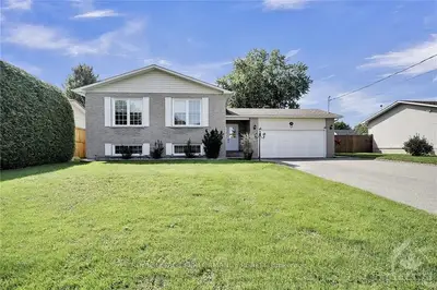 Detached in Russell
