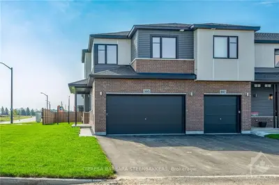 Att/Row/Townhouse in Blossom Park - Airport and Area