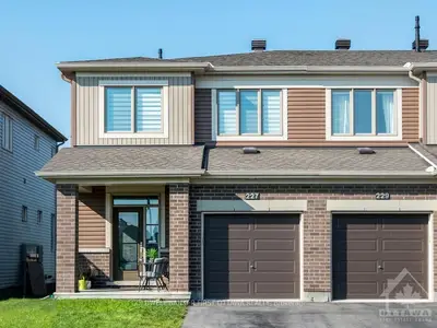 Att/Row/Townhouse in Orleans - Cumberland and Area