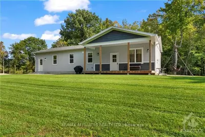 Detached in Montague