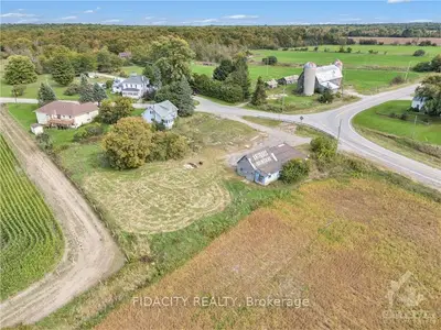 801 Plum Hollow Road, Rideau Lakes, On K0e 1b0