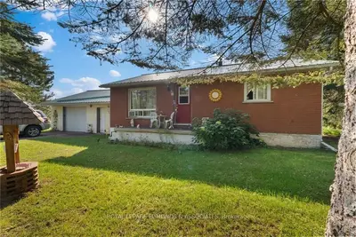 Detached in Laurentian Valley