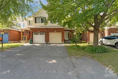 Att/Row/Townhouse in Barrhaven