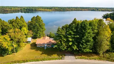 Detached in Greater Madawaska