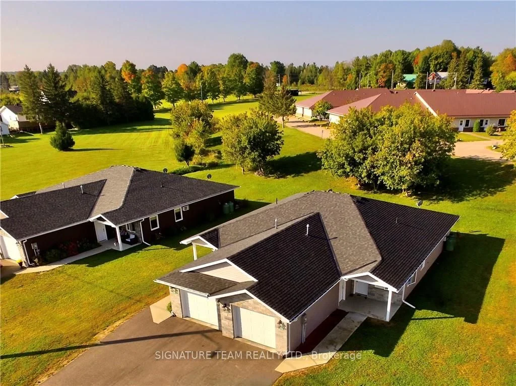 Semi-Detached in Bonnechere Valley