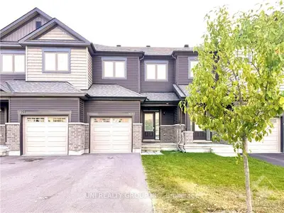 Att/Row/Townhouse in Blossom Park - Airport and Area