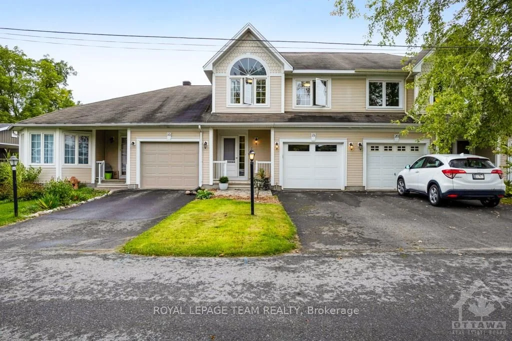 Att/Row/Townhouse in North Grenville