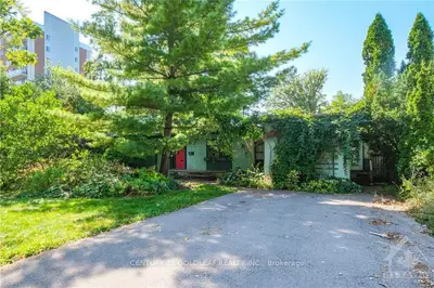 500 Edgeworth Avenue, Woodroffe, On K2b 5l1