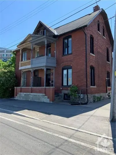 686 Albert Street, West Centre Town, On K1r 6l3