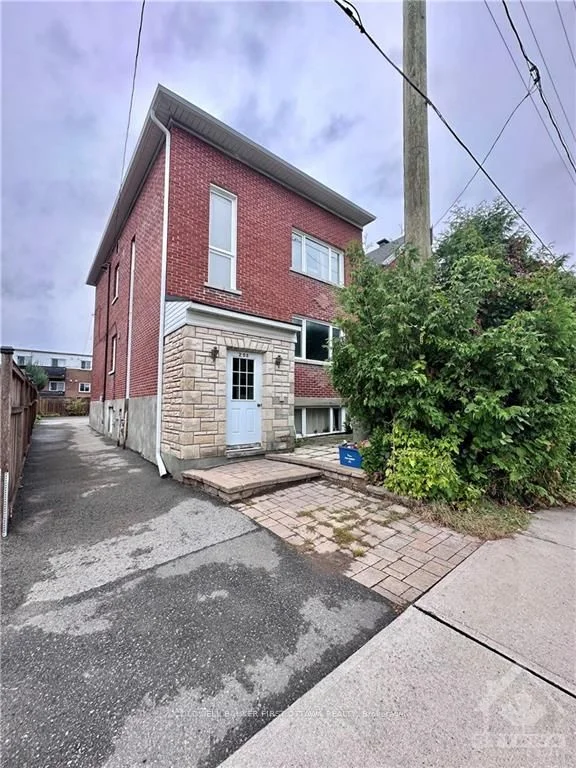 Triplex in West Centre Town