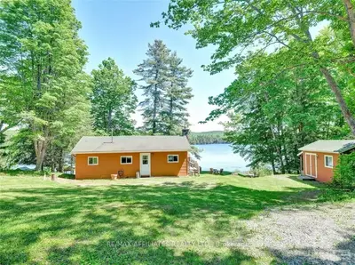 Detached in Lanark Highlands