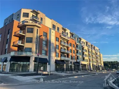 Condo Apartment in Manor Park - Cardinal Glen and Area