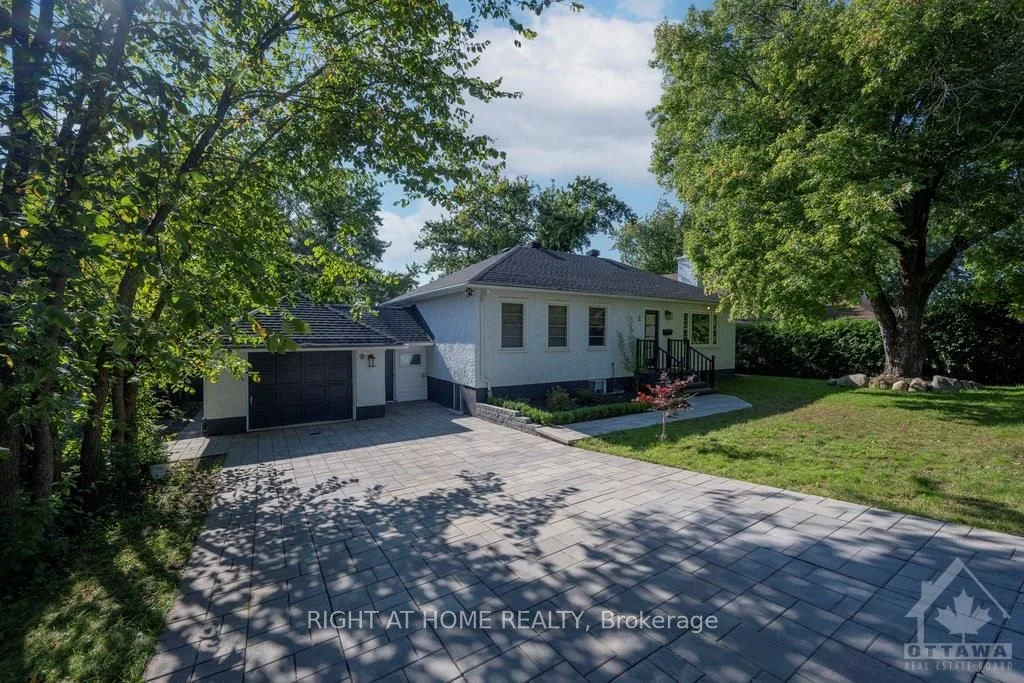 Detached in Beacon Hill North - South and Area