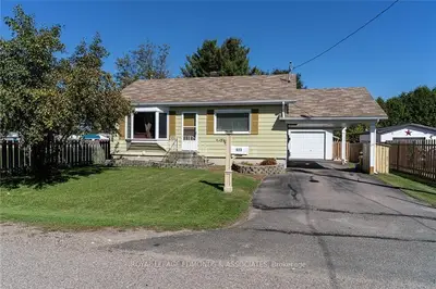 Detached in Laurentian Valley