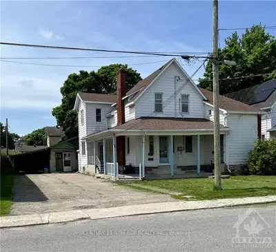 Duplex in Smiths Falls