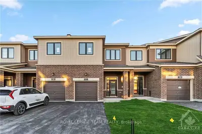 Att/Row/Townhouse in Kanata