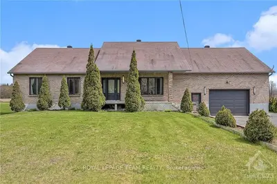 Detached in Champlain