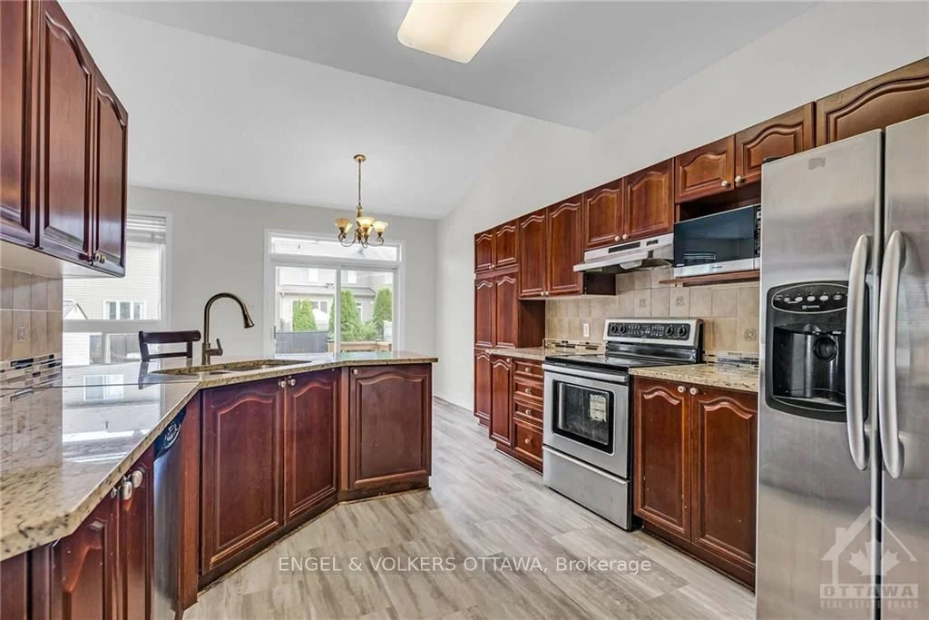793 Valin Street, Orleans - Cumberland and Area, ON K4A 4Y9