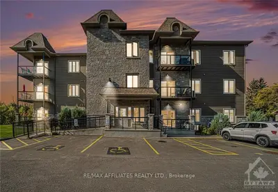 Condo Apartment in Russell