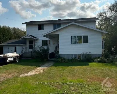 Triplex in Stittsville - Munster - Richmond