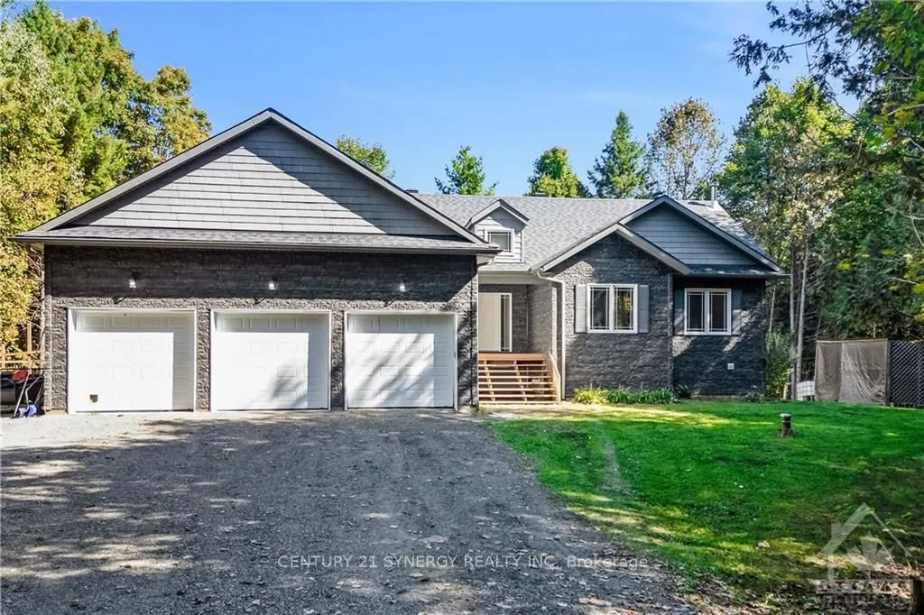Detached in Lanark Highlands