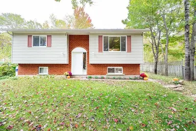 Detached in Laurentian Hills