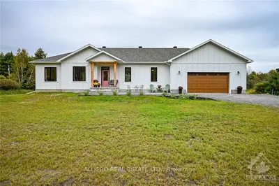 Detached in Carp - Dunrobin - Huntley - Fitzroy and Area