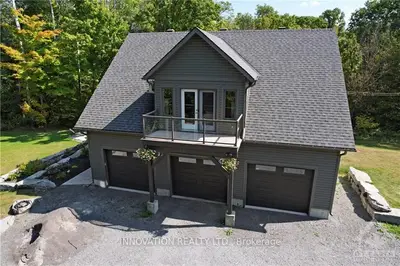 Detached in Carp - Dunrobin - Huntley - Fitzroy and Area