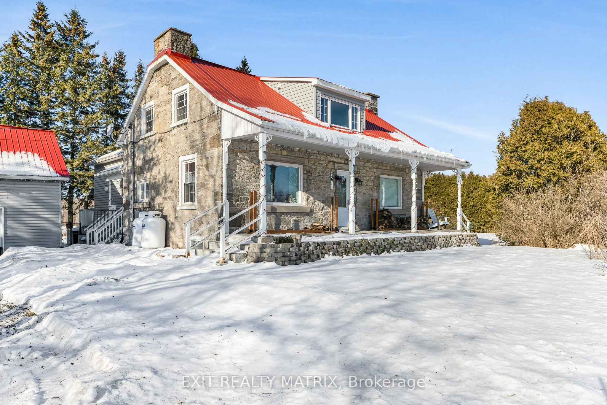 Detached in Champlain