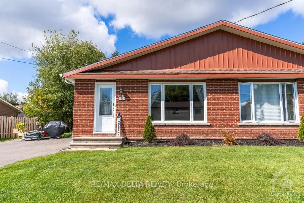 Semi-Detached in Champlain