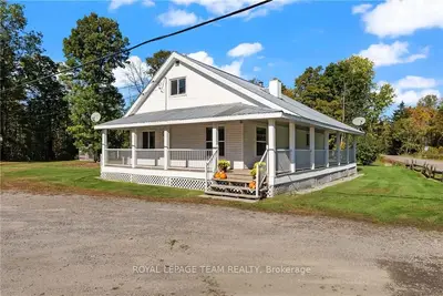 Detached in Greater Madawaska