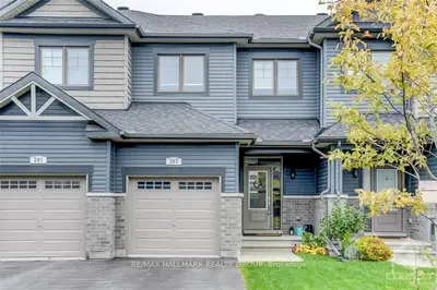 Att/Row/Townhouse in Kanata