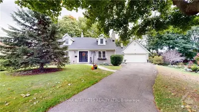 Detached in Brockville