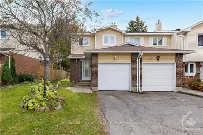 Condo Townhouse in Kanata