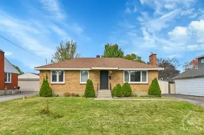Detached in Meadowlands - Crestview and Area