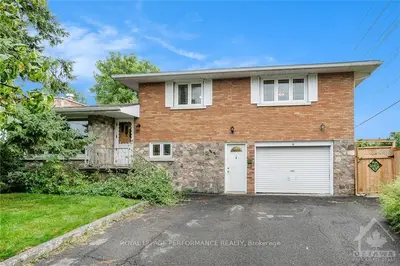 Detached in Meadowlands - Crestview and Area