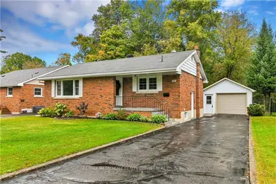 Detached in Renfrew