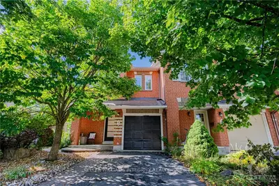 Att/Row/Townhouse in Kanata