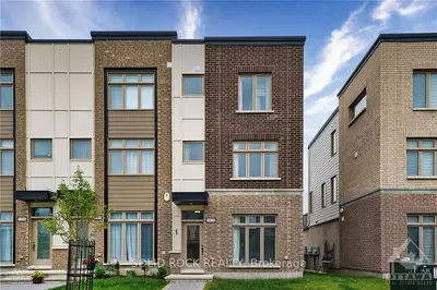 Att/Row/Townhouse in Manor Park - Cardinal Glen and Area