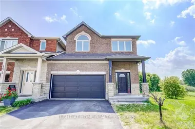 Att/Row/Townhouse in Kanata