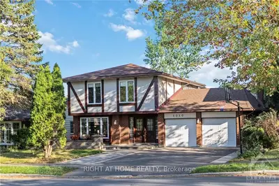 Detached in Hunt Club - Windsor Park Village and Area