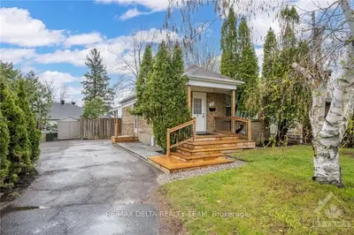 Detached in Beacon Hill North - South and Area