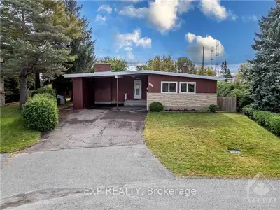 Detached in Hunt Club - South Keys and Area