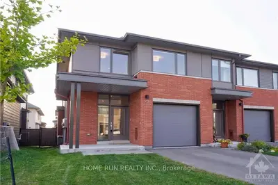 Att/Row/Townhouse in Manor Park - Cardinal Glen and Area