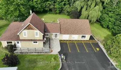 Semi-Detached in Stittsville - Munster - Richmond