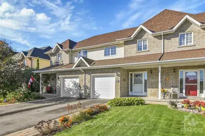 Att/Row/Townhouse in Gananoque